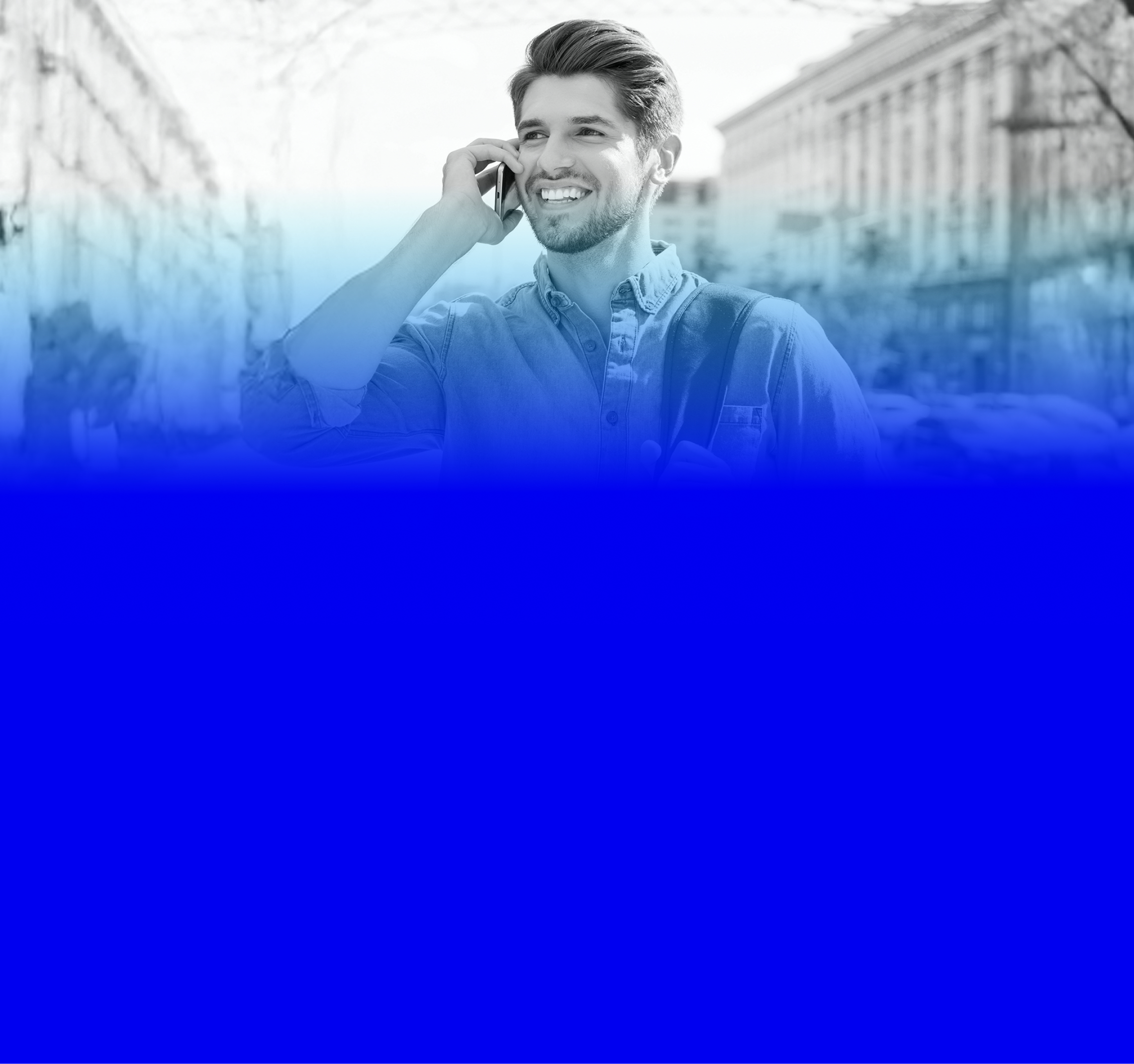 Mann telefoniert mit einem eSIM Handytarif von premiumsim.